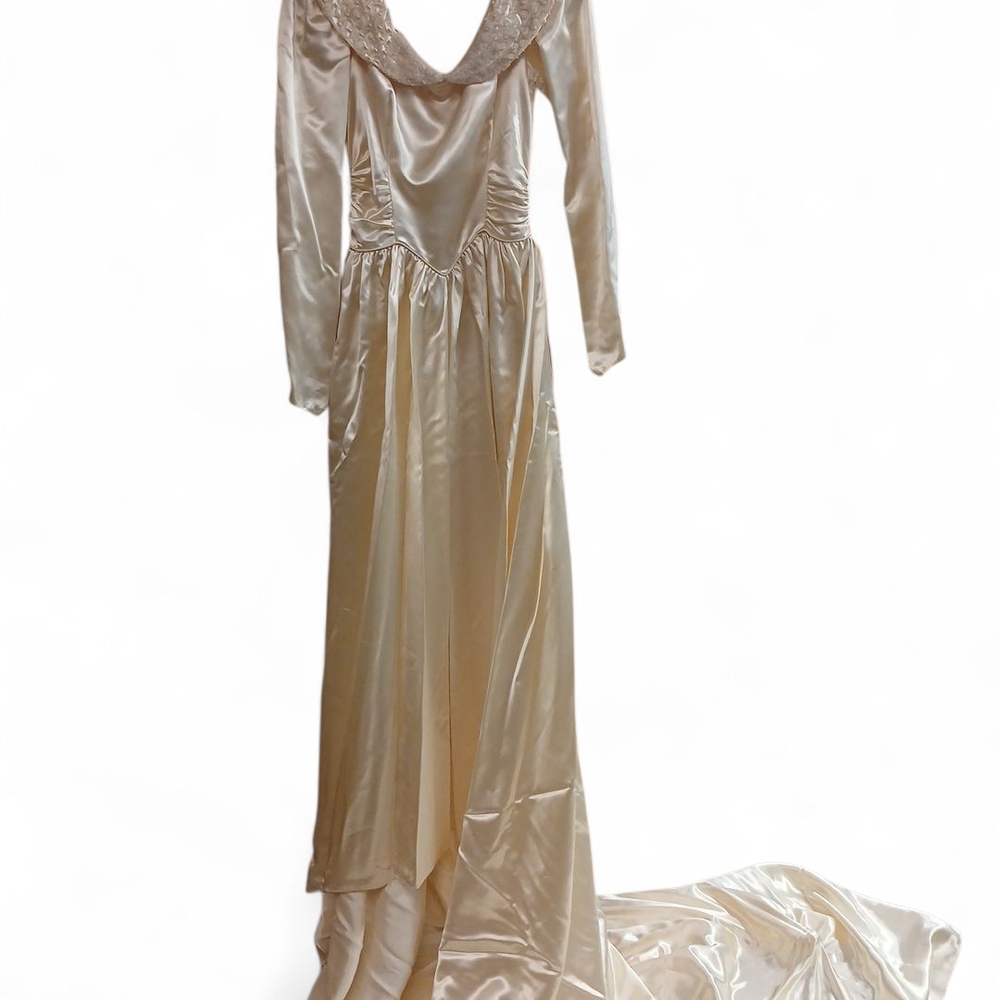 Vintage Elegant Cream Wedding Dress
